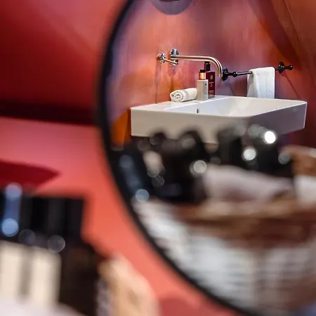 The Bank 1869 - Unique Guestrooms In The Historic Center Of Bruges